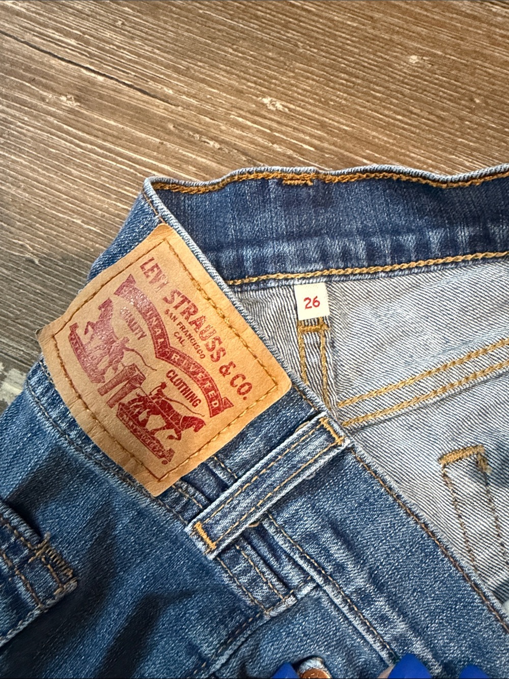 Levi’s Denim Women's Shorts - Picture 2 of 4